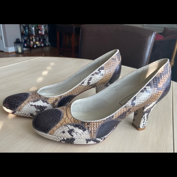 NWOT Saks Fifth Avenue snake print heels - Picture 2 of 8